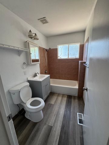 106 W Longview, Stockton, CA 95207