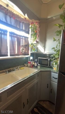 213 High St, Elizabeth City, NJ 07202