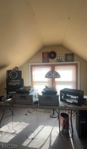 213 High St, Elizabeth City, NJ 07202