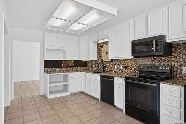 5431 STATE HIGHWAY 173 N, Devine, TX 78016