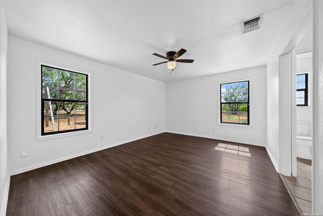 5431 STATE HIGHWAY 173 N, Devine, TX 78016