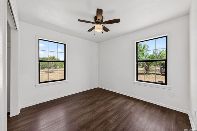 5431 STATE HIGHWAY 173 N, Devine, TX 78016