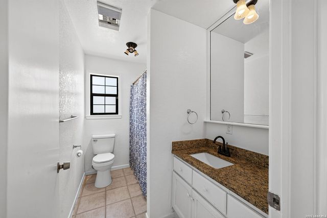 5431 STATE HIGHWAY 173 N, Devine, TX 78016