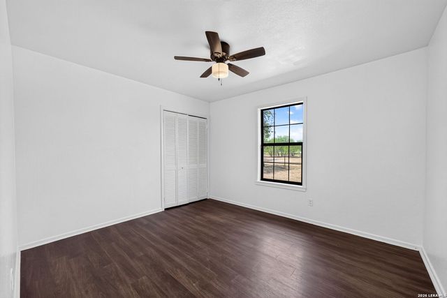 5431 STATE HIGHWAY 173 N, Devine, TX 78016