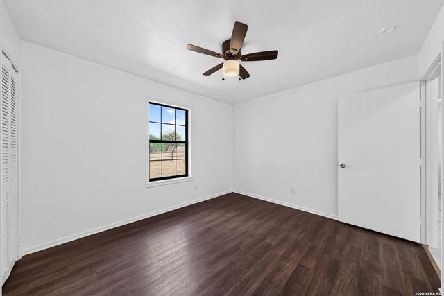 5431 STATE HIGHWAY 173 N, Devine, TX 78016