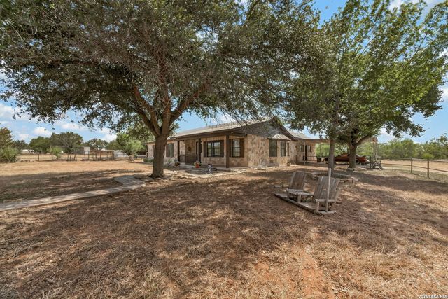 5431 STATE HIGHWAY 173 N, Devine, TX 78016