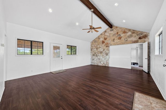 5431 STATE HIGHWAY 173 N, Devine, TX 78016