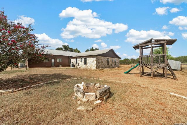 5431 STATE HIGHWAY 173 N, Devine, TX 78016