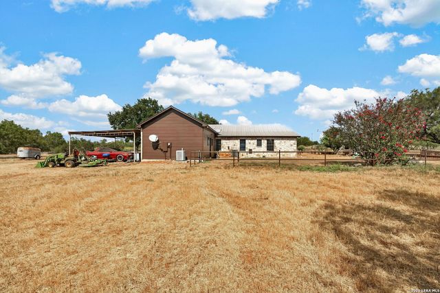 5431 STATE HIGHWAY 173 N, Devine, TX 78016