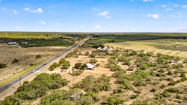 5431 STATE HIGHWAY 173 N, Devine, TX 78016