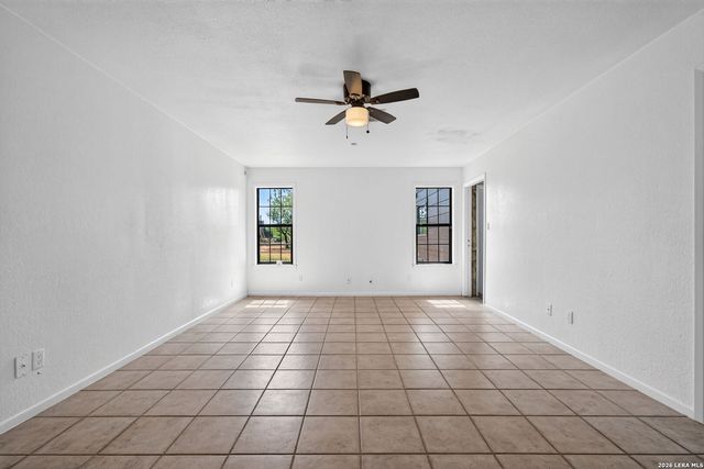 5431 STATE HIGHWAY 173 N, Devine, TX 78016