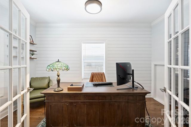 1617 Hawthorne Lane, Charlotte, NC 28205