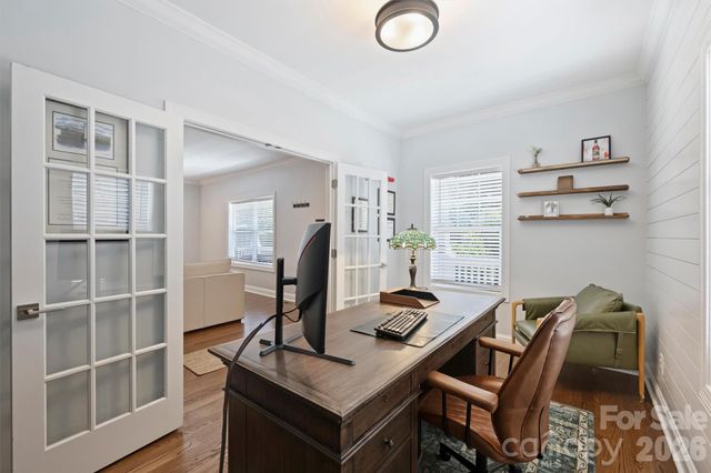 1617 Hawthorne Lane, Charlotte, NC 28205