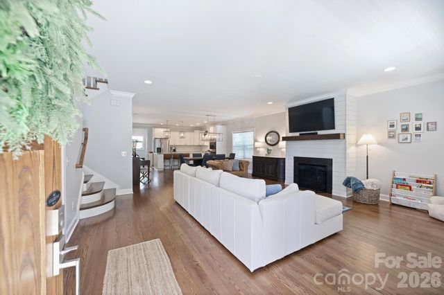 1617 Hawthorne Lane, Charlotte, NC 28205