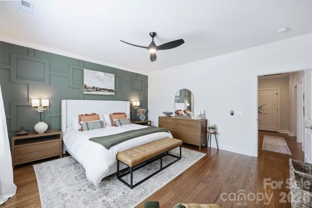 1617 Hawthorne Lane, Charlotte, NC 28205