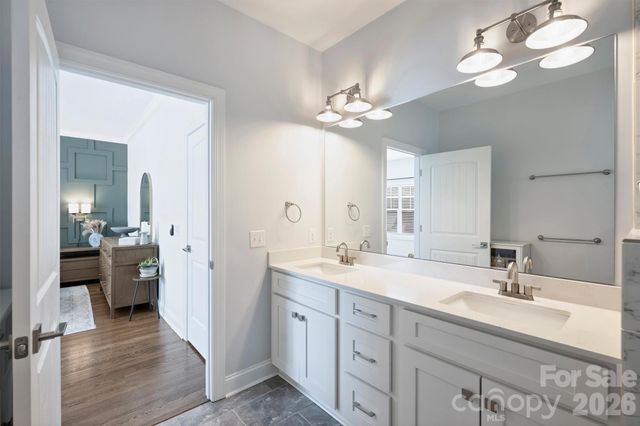 1617 Hawthorne Lane, Charlotte, NC 28205