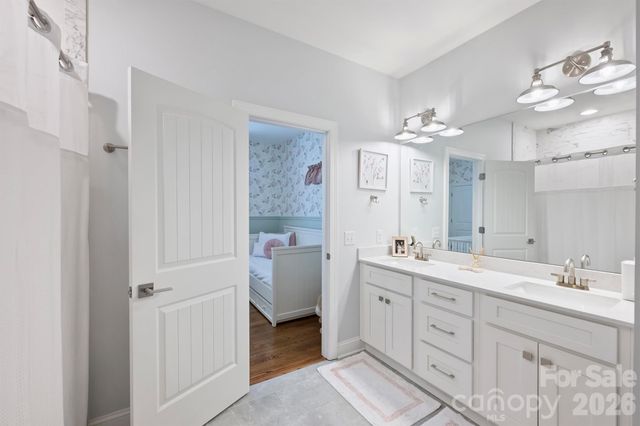 1617 Hawthorne Lane, Charlotte, NC 28205