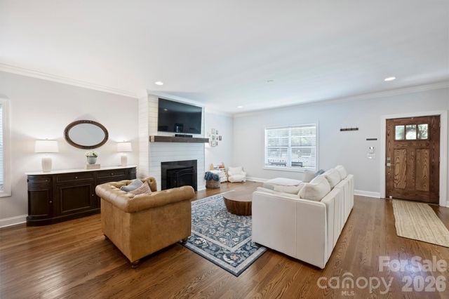 1617 Hawthorne Lane, Charlotte, NC 28205
