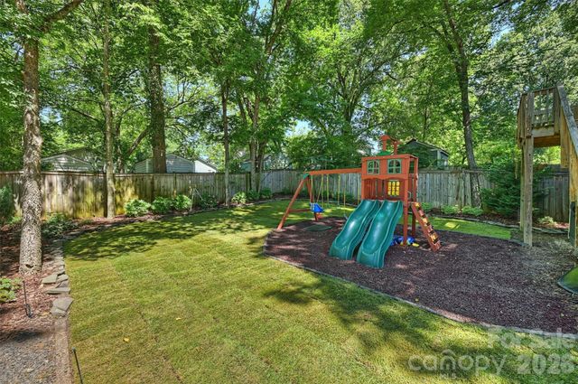1617 Hawthorne Lane, Charlotte, NC 28205