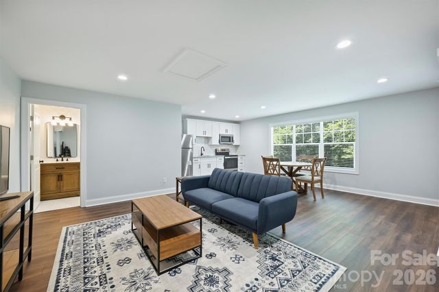 1617 Hawthorne Lane, Charlotte, NC 28205