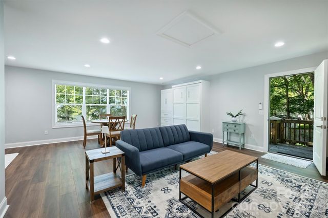 1617 Hawthorne Lane, Charlotte, NC 28205