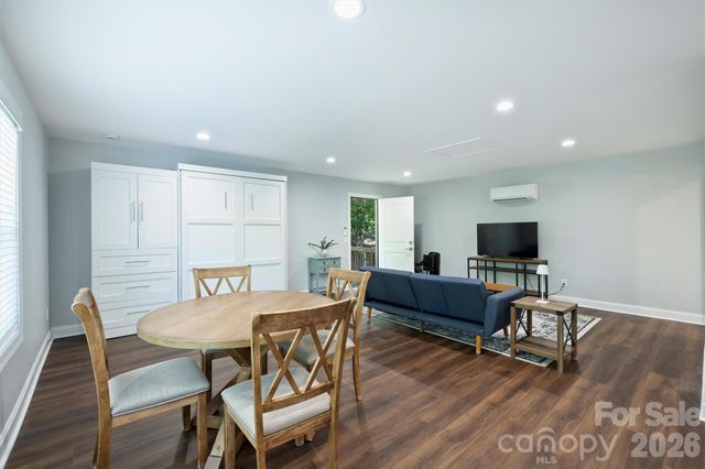 1617 Hawthorne Lane, Charlotte, NC 28205