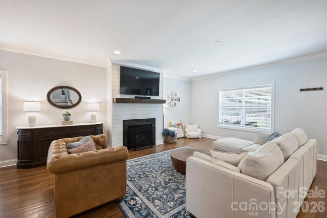 1617 Hawthorne Lane, Charlotte, NC 28205