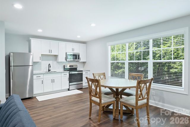 1617 Hawthorne Lane, Charlotte, NC 28205