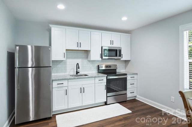 1617 Hawthorne Lane, Charlotte, NC 28205