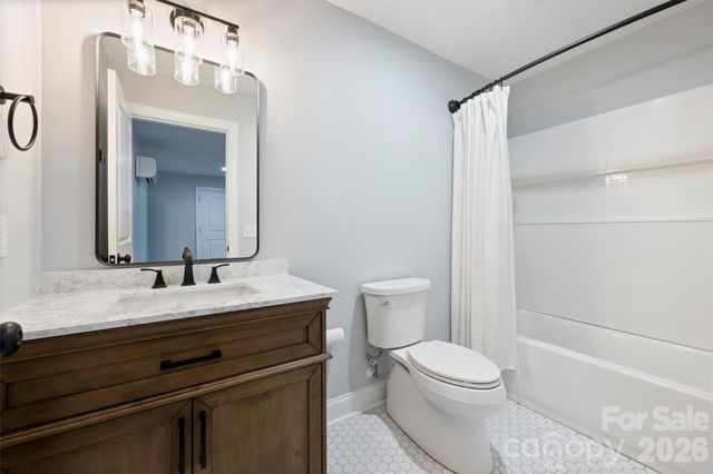 1617 Hawthorne Lane, Charlotte, NC 28205