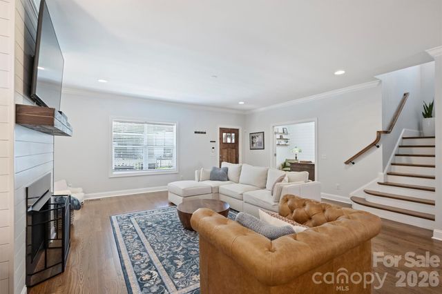 1617 Hawthorne Lane, Charlotte, NC 28205