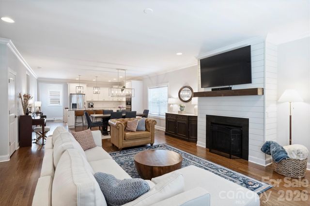 1617 Hawthorne Lane, Charlotte, NC 28205