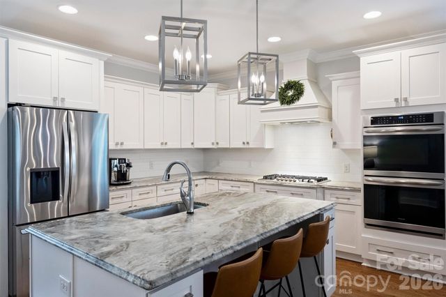 1617 Hawthorne Lane, Charlotte, NC 28205