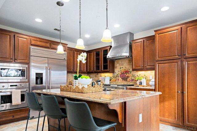 2521 Honeybell Lane, Escondido, CA 92027