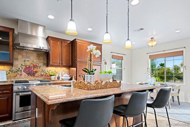 2521 Honeybell Lane, Escondido, CA 92027