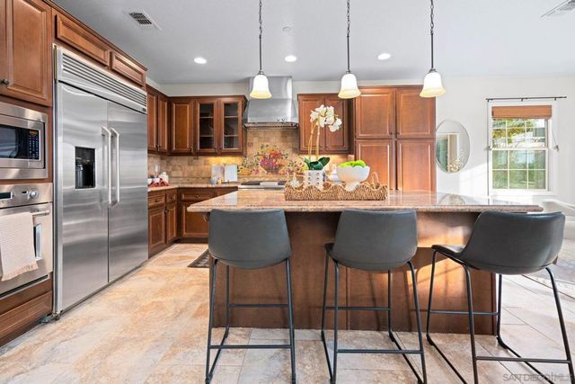 2521 Honeybell Lane, Escondido, CA 92027