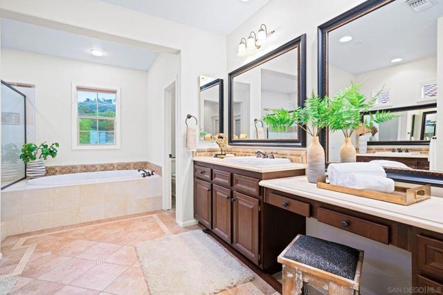 2521 Honeybell Lane, Escondido, CA 92027