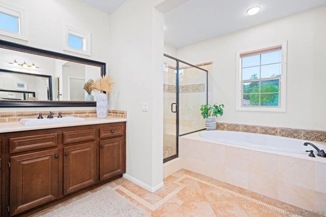 2521 Honeybell Lane, Escondido, CA 92027