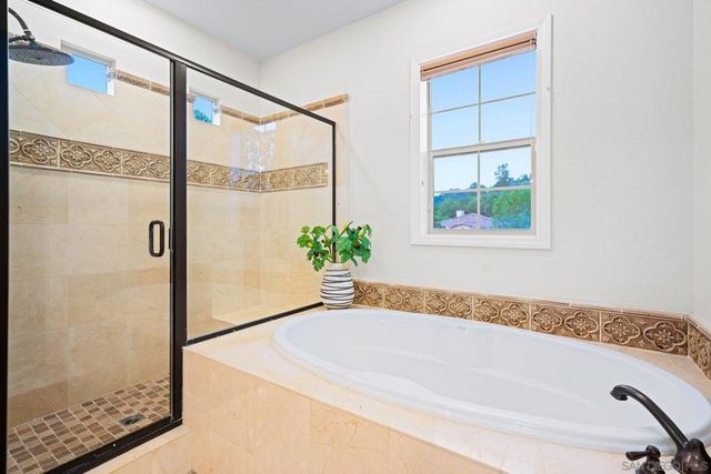 2521 Honeybell Lane, Escondido, CA 92027