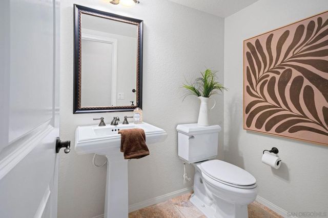 2521 Honeybell Lane, Escondido, CA 92027