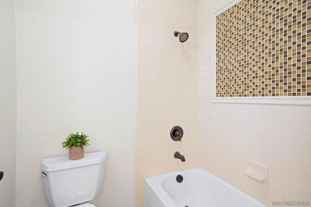 2521 Honeybell Lane, Escondido, CA 92027