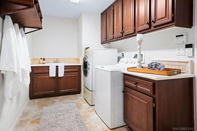 2521 Honeybell Lane, Escondido, CA 92027