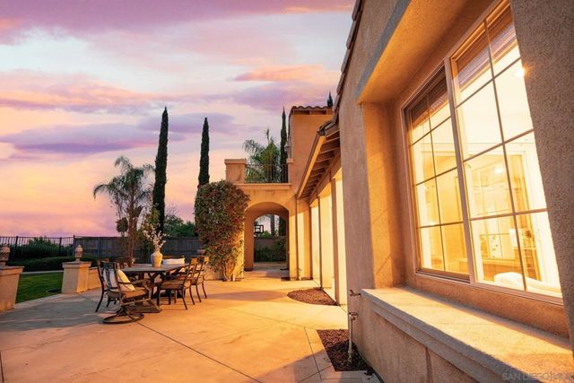 2521 Honeybell Lane, Escondido, CA 92027