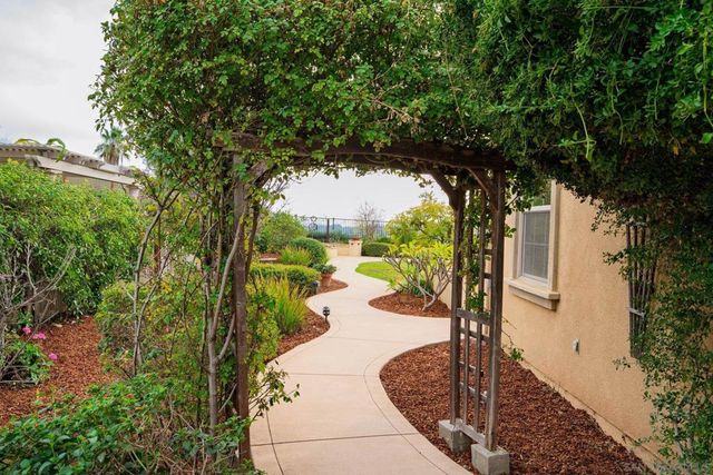 2521 Honeybell Lane, Escondido, CA 92027