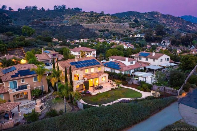 2521 Honeybell Lane, Escondido, CA 92027