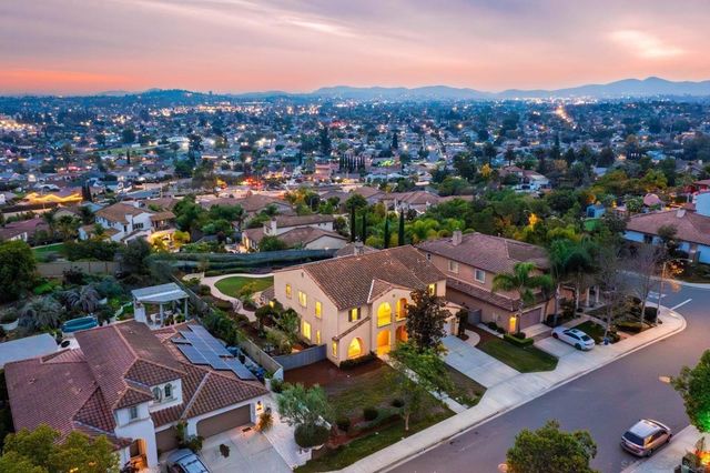 2521 Honeybell Lane, Escondido, CA 92027