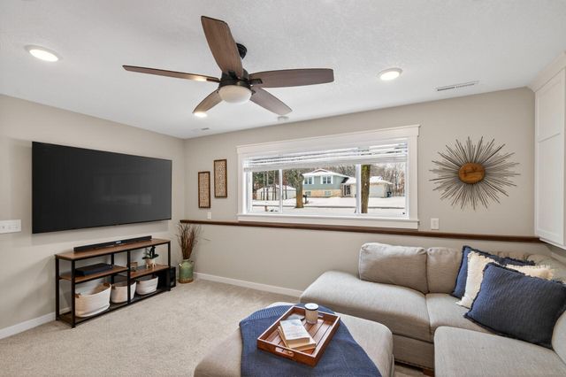 8160 Diane Street, Circle Pines, MN 55014