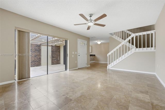 909 9th Ter, Palm Beach Gardens, FL 33418