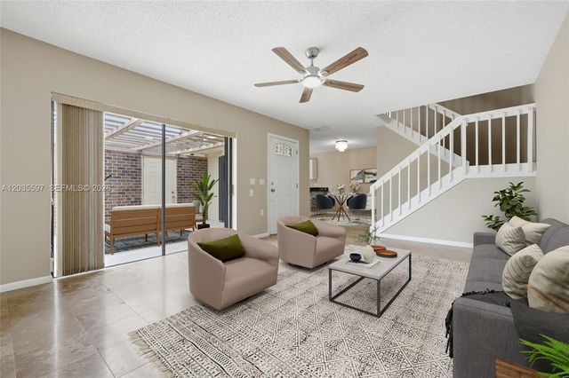 909 9th Ter, Palm Beach Gardens, FL 33418