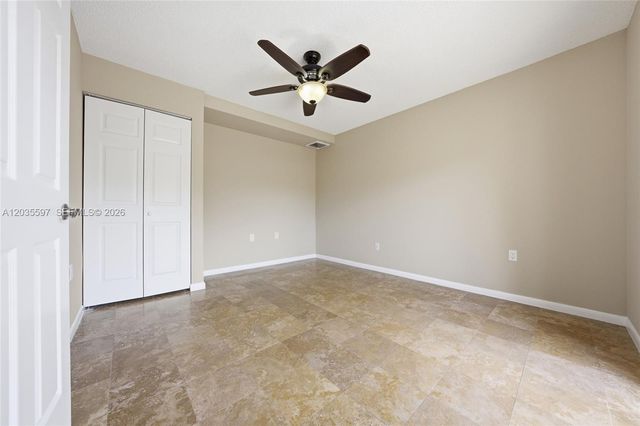 909 9th Ter, Palm Beach Gardens, FL 33418